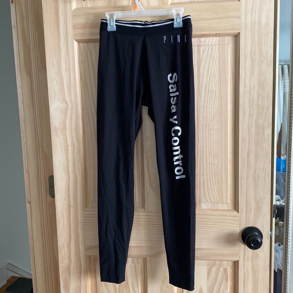 Pink yoga small pants w Salsa y Control logo